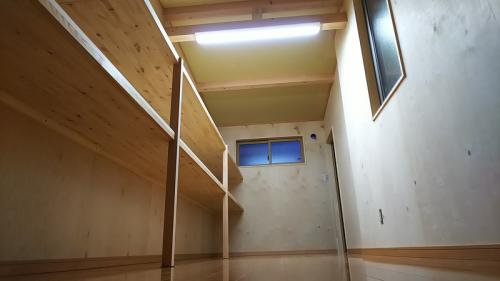 造り付け収納棚を設置